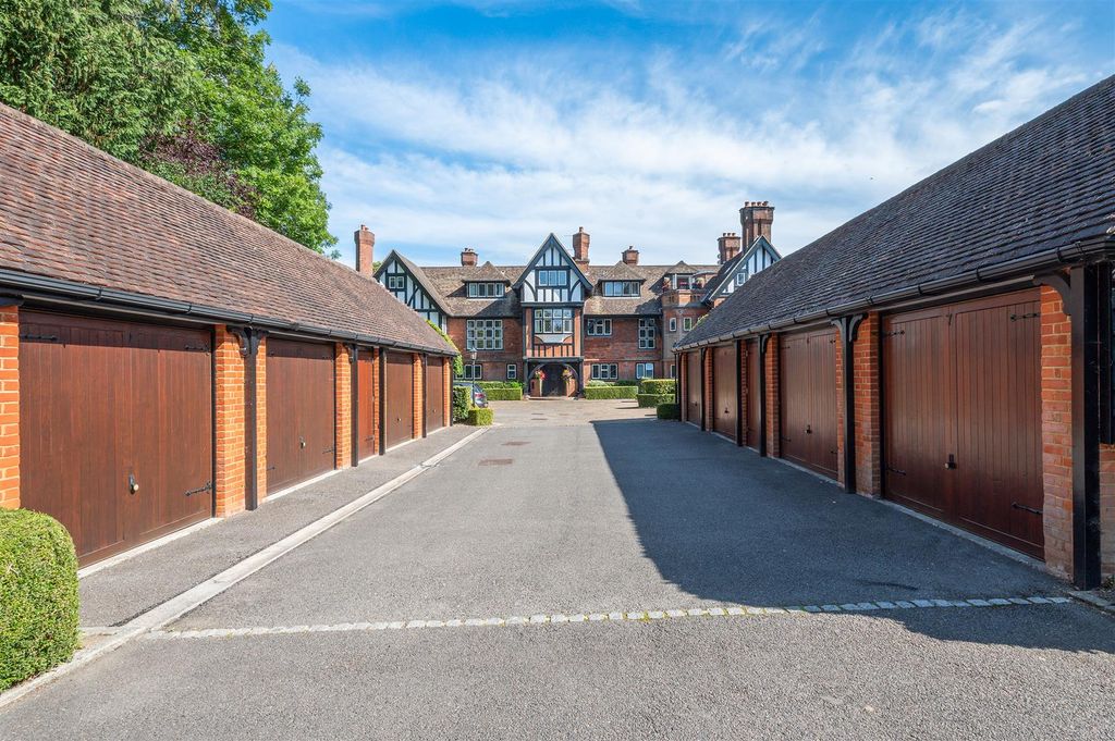 Additional image 24 of 2 bed flat for saleHolly Hill Park, Banstead SM7