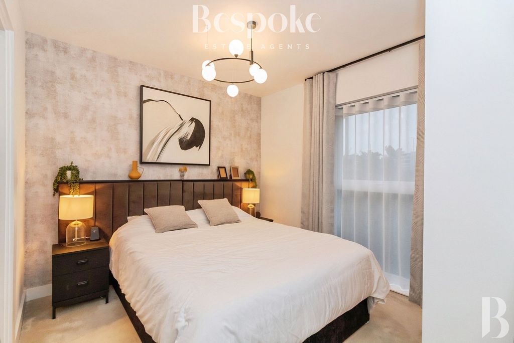 Additional image 10 of 2 bed flat for saleSunapee Road, Reading RG2