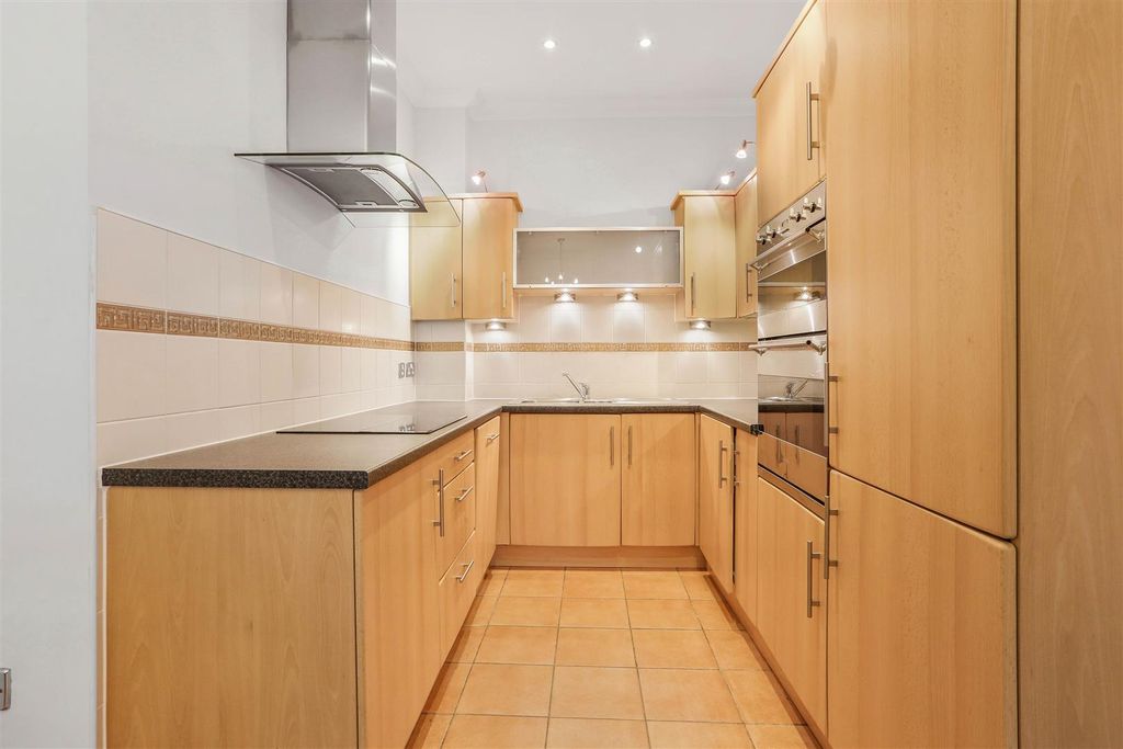 Additional image 3 of 2 bed flat for saleThe Tracery, Banstead SM7