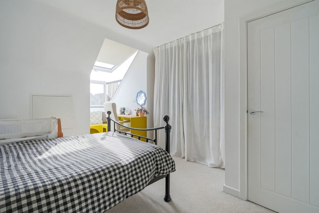 Additional image 11 of 4 bed town house for saleWoodyard Avenue, Tapton, Chesterfield S41