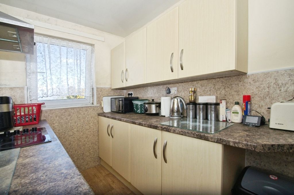 Additional image 5 of 2 bed flat for saleCoed Edeyrn, Llanedeyrn, Cardiff CF23