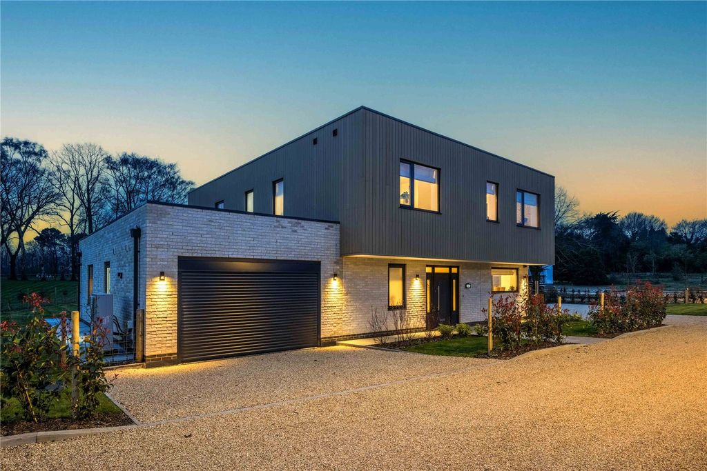 4 bed detached house for saleBrooke House, Courtlands Park, Banstead, Surrey SM7