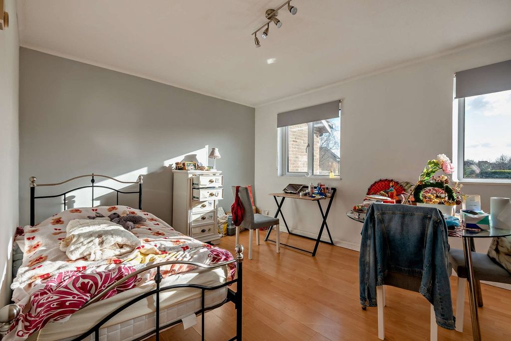 Additional image 10 of 1 bed flat for saleWillowmead Close, Woking GU21