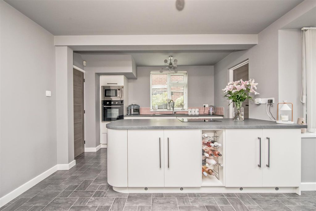 Additional image 8 of 3 bed semi-detached house for saleWhitehall Road, Wortley, Leeds LS12