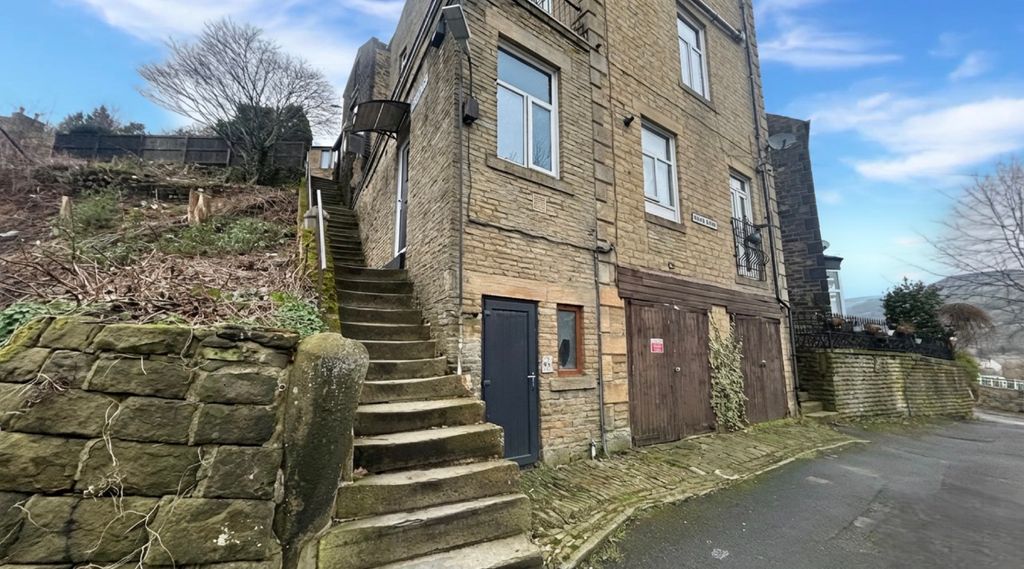 2 bed flat for saleRidge Steps, Todmorden OL14