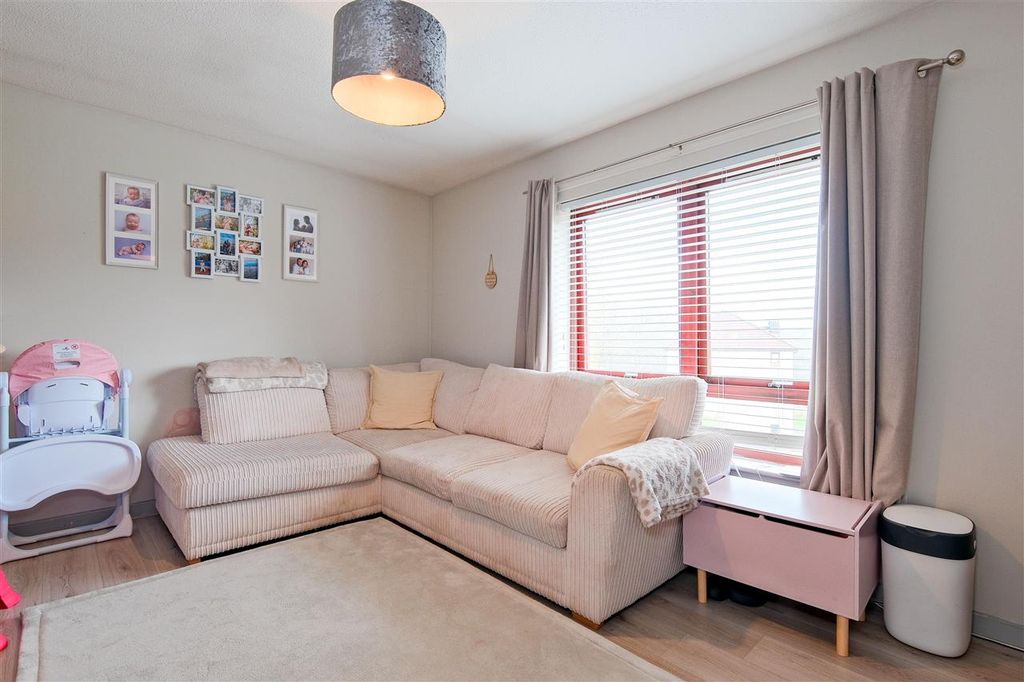 Additional image 2 of 3 bed flat for saleDalriada Crescent, Motherwell ML1