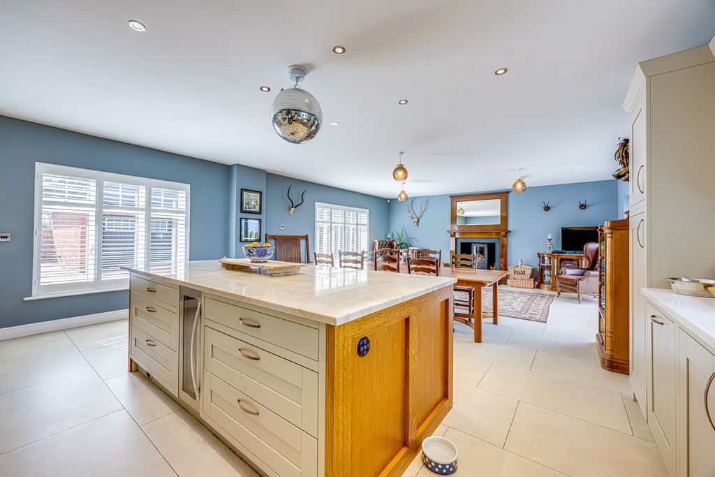 Additional image 12 of 4 bed detached house for saleThe Brackens, Benfleet SS7