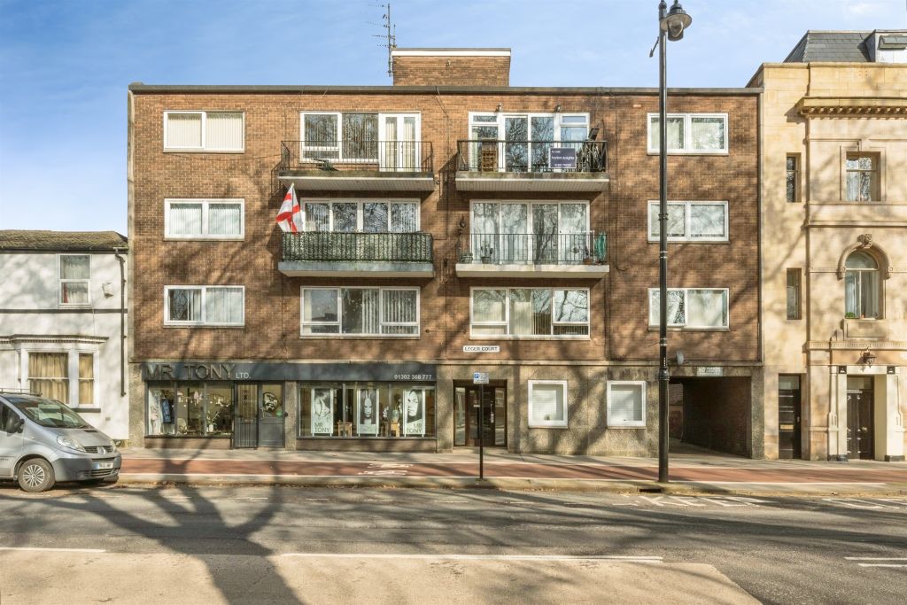 2 bed flat for saleLeger Court, Bennetthorpe, Doncaster DN2