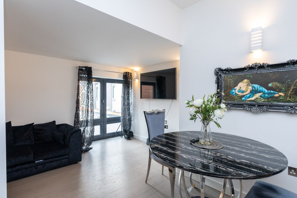Additional image 3 of 1 bed flat for saleLincoln Road, Dorking RH4