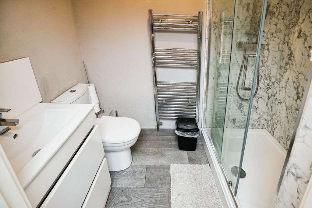 Additional image 5 of 2 bed flat for saleOswald Road, Oswestry, Shropshire SY11