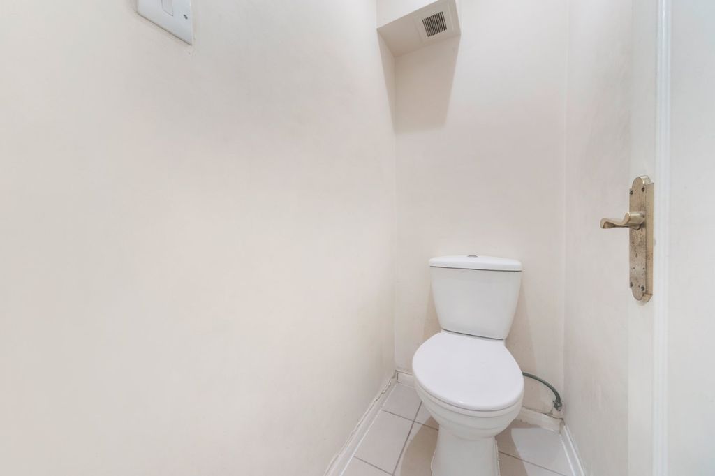 Additional image 15 of 2 bed flat for saleFoxgrove Road, Beckenham BR3