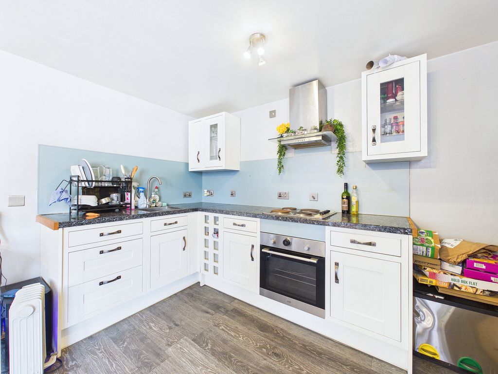 2 bed flat for saleHigh Street, Kingussie PH21 photo 2