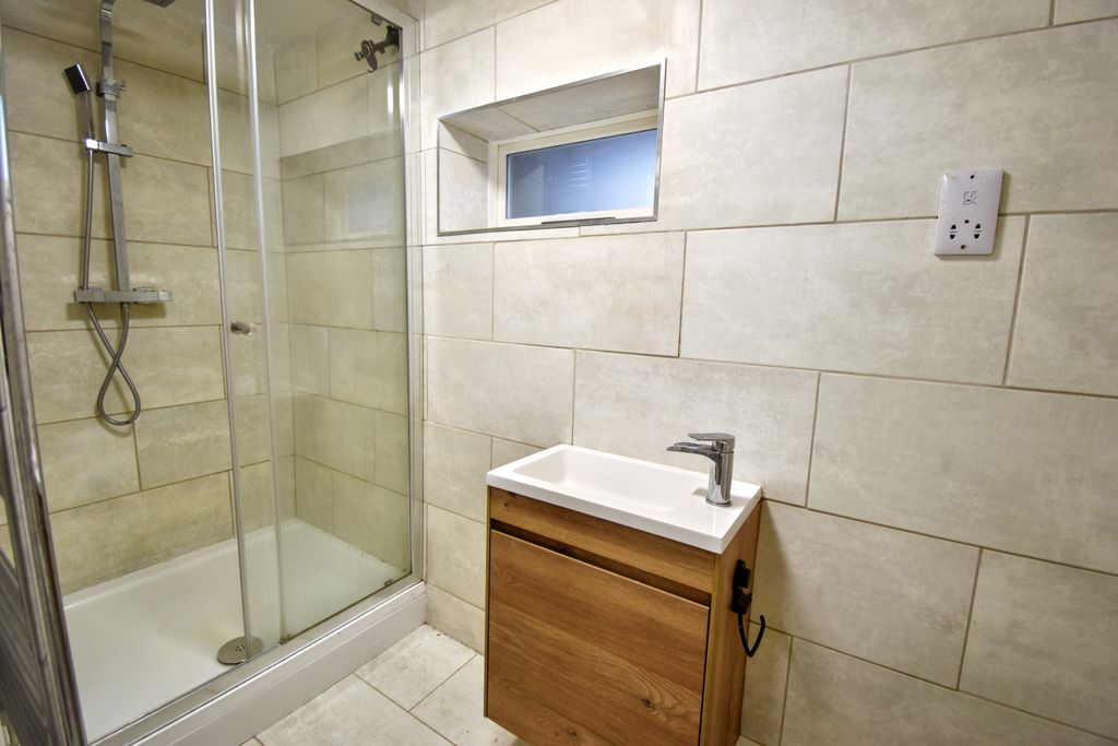 Additional image 10 of 2 bed maisonette for sale35A George Street, Louth LN11