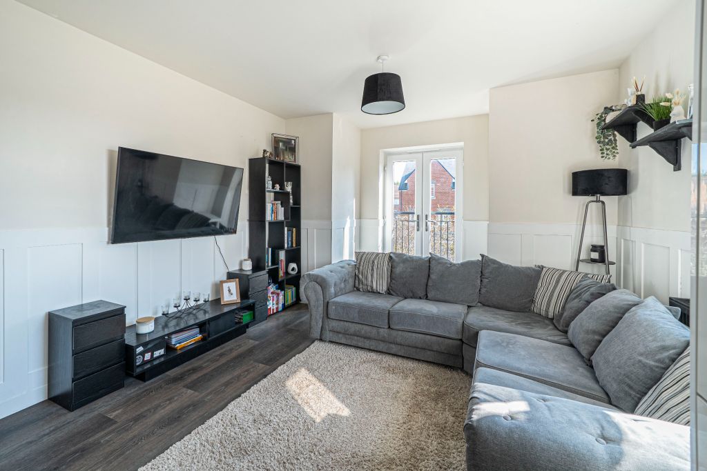 2 bed flat for saleMarchment Close, Picket Piece SP11 photo 3
