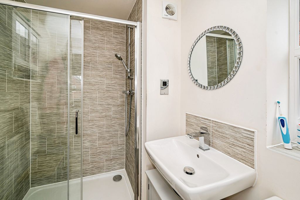 Additional image 9 of 4 bed town house for saleGrand Junction, Aylesbury HP22