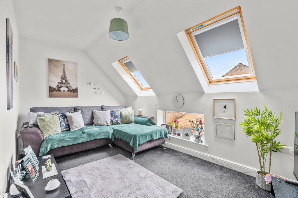Additional image 8 of 6 bed detached house for saleAgincourt Drive, Bingley, West Yorkshire BD16