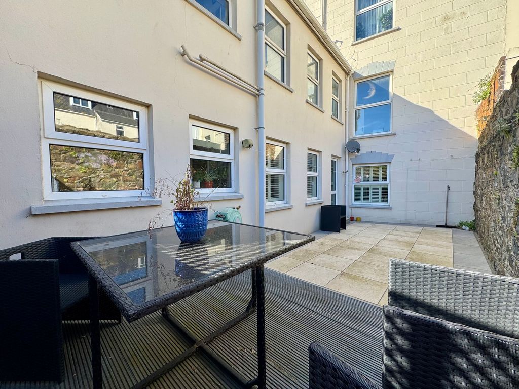 Additional image 12 of 2 bed flat for sale24 Simon Place, St Helier JE2