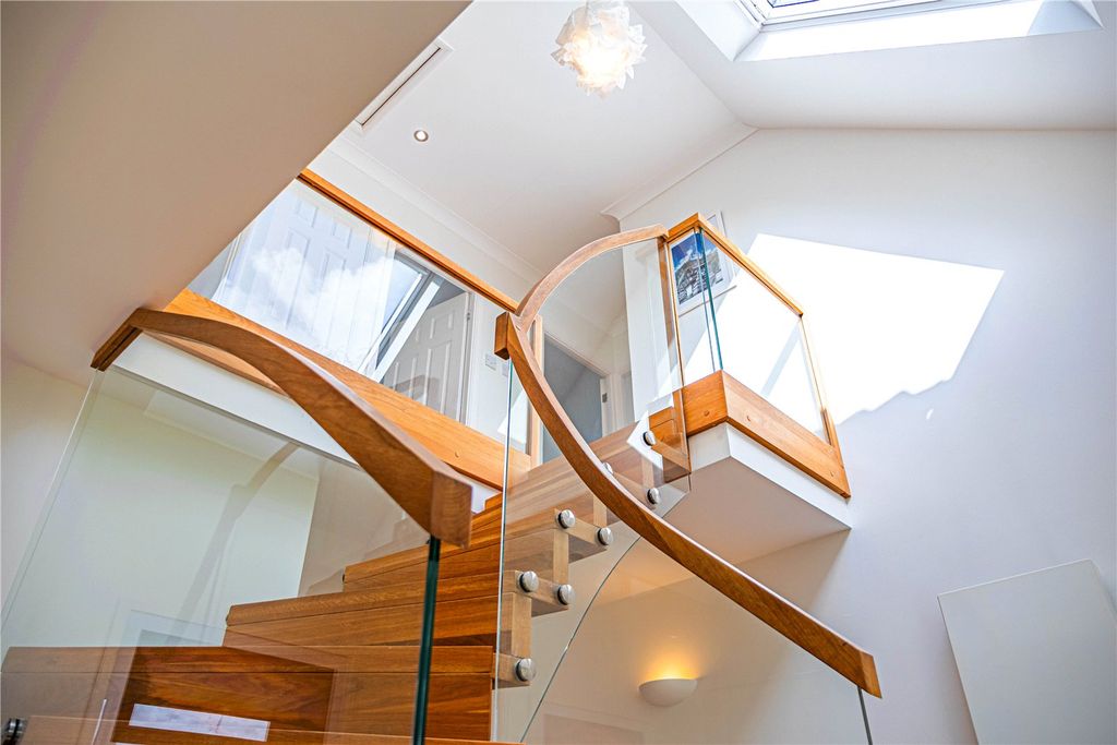 Additional image 11 of 5 bed detached house for saleGaveston Drive, Berkhamsted, Hertfordshire HP4