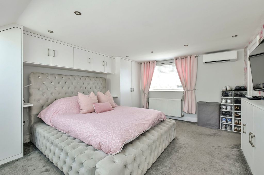 Additional image 16 of 4 bed semi-detached house for saleHazelwood Lane, Abbots Langley WD5