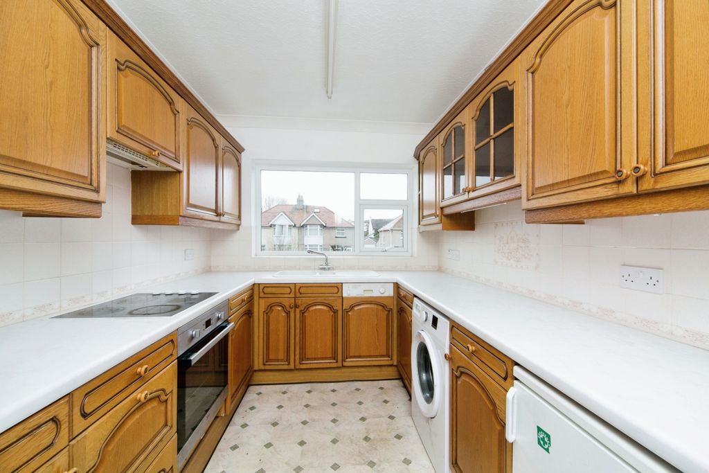 Additional image 4 of 2 bed flat for saleWarren Drive, Deganwy, Conwy LL31