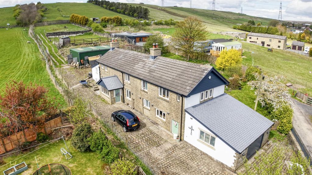 3 bed detached house for saleDoals Farm, Off Hillside Crescent, Weir, Bacup OL13