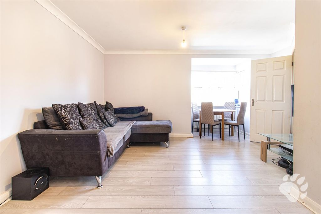 Additional image 4 of 2 bed flat for saleHandleys Court, Noak Bridge SS15