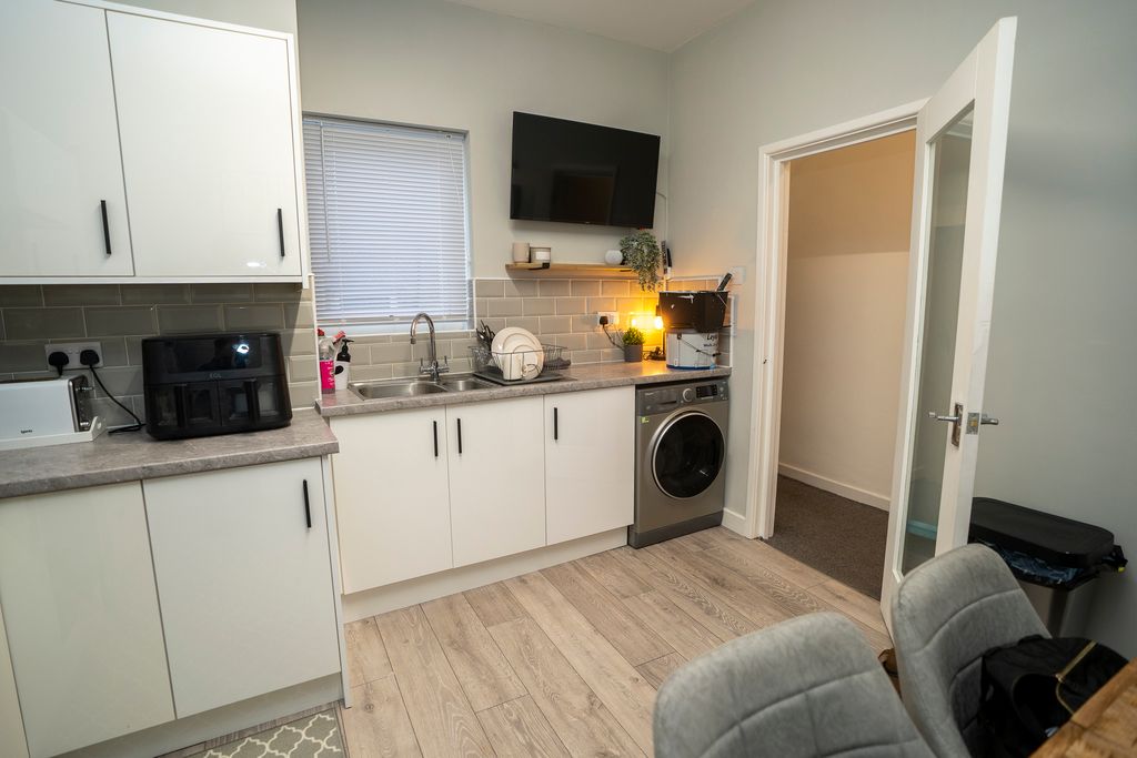 Additional image 7 of 3 bed flat for saleHigh Street, Llangefni LL77