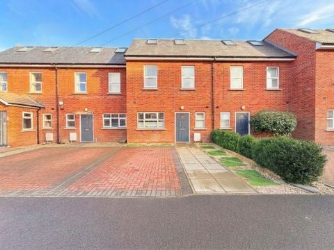 Langstone Mews, Southall UB1