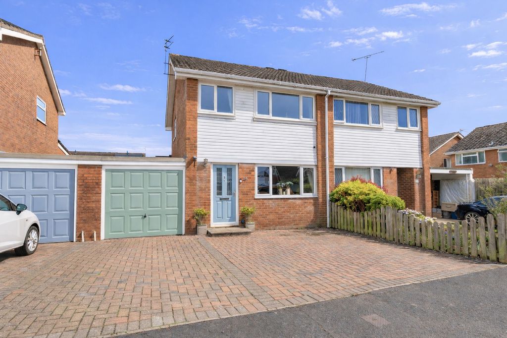 3 bed semi-detached house for saleRedwood Close, Caerleon NP18