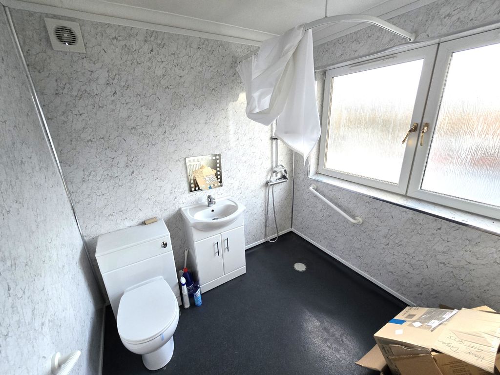 Additional image 7 of 2 bed flat for sale12 E East High Street, Airdrie, North Lanarkshire ML6