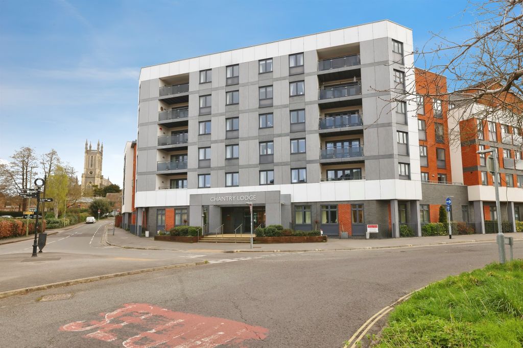 2 bed flat for saleChantry Street, Andover SP10