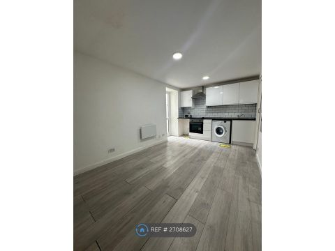 Park Lane, London N17, Studio to rent