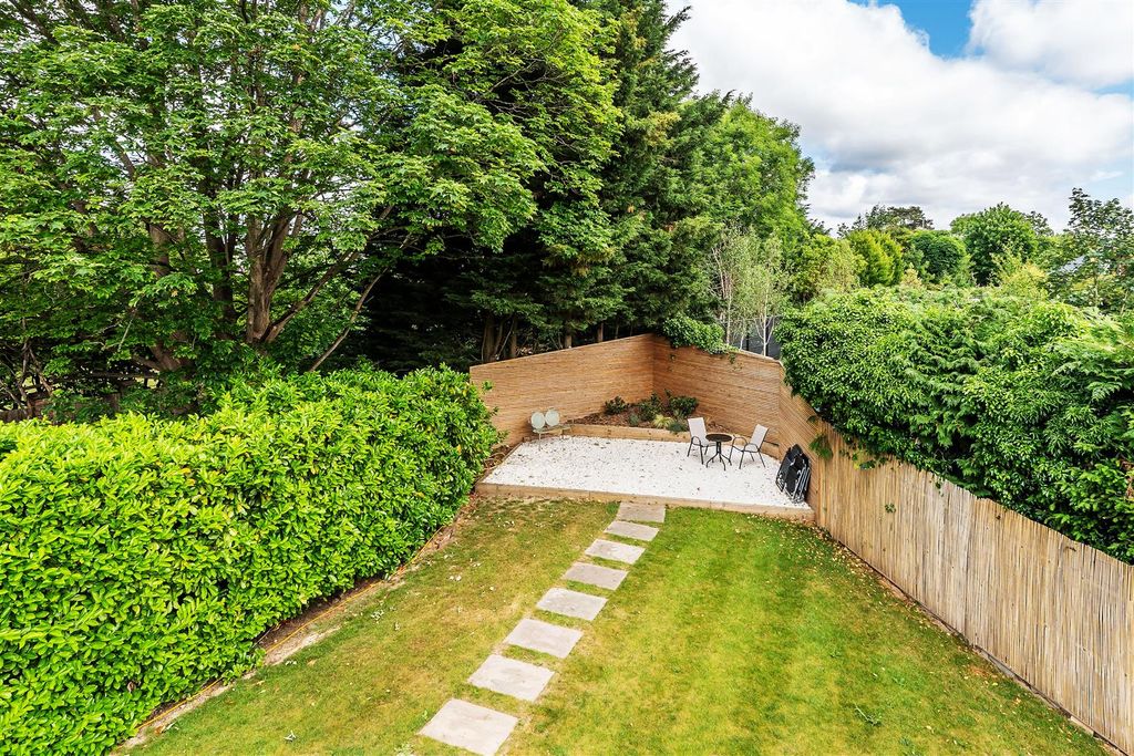 Additional image 13 of 3 bed flat for saleParkers Hill, Ashtead KT21