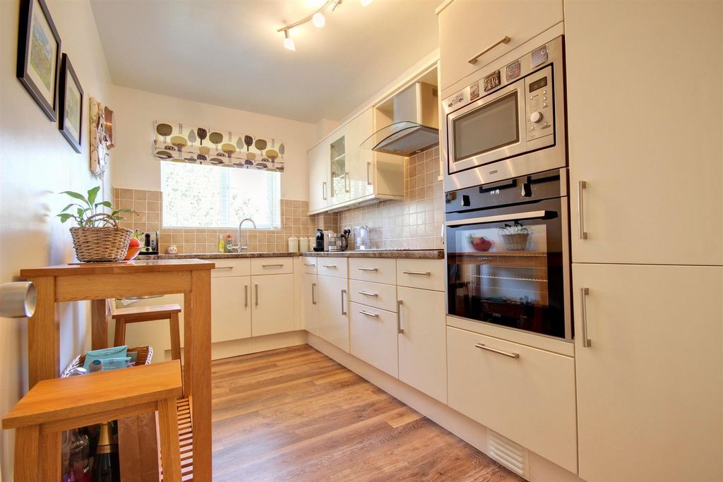 Additional image 14 of 2 bed flat for saleLong Lane, Beverley HU17