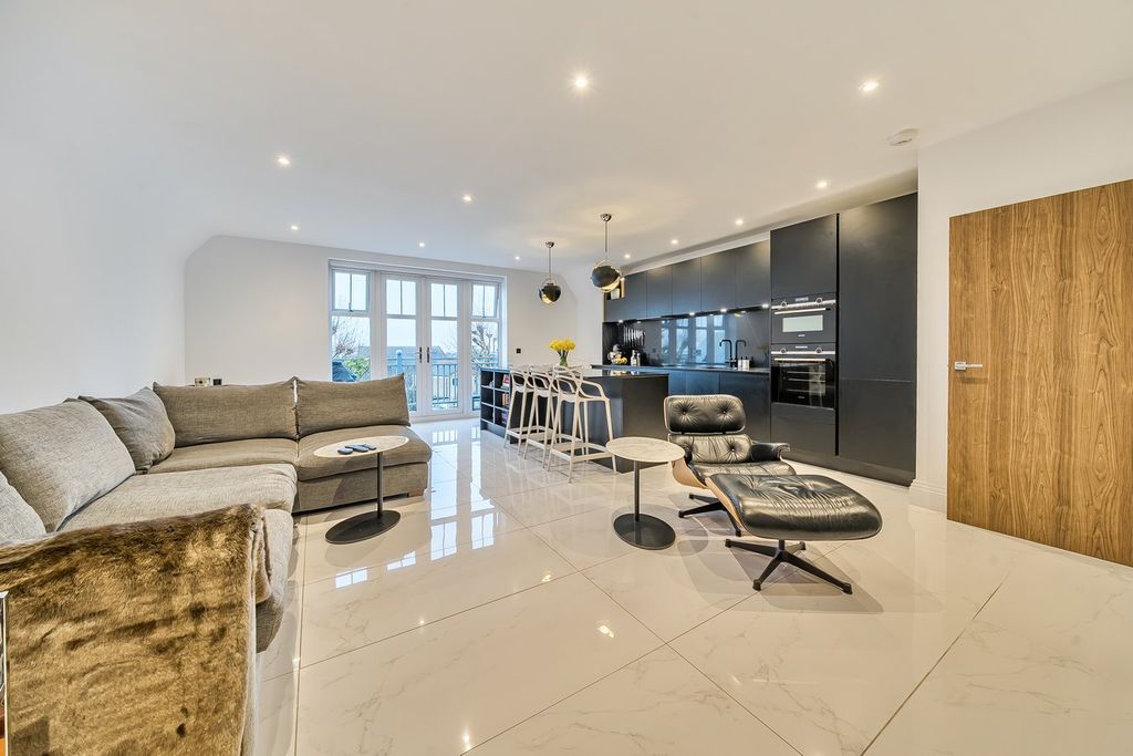 Additional image 9 of 3 bed flat for saleOverbury Avenue, Beckenham BR3