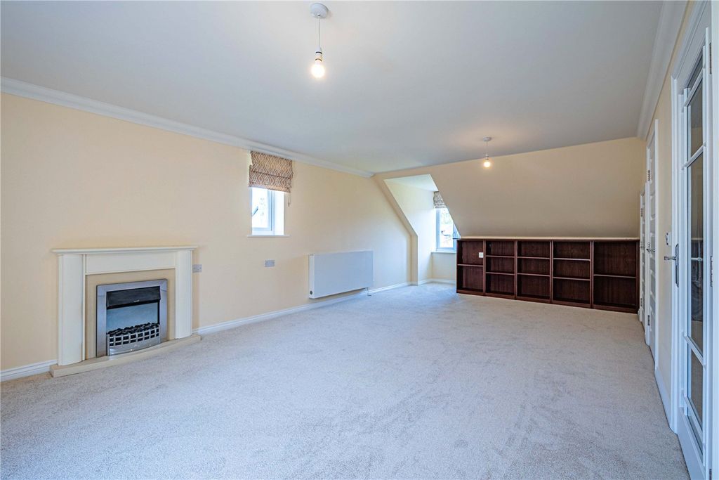 Additional image 2 of 2 bed flat for saleHigh Street, Berkhamsted, Hertfordshire HP4