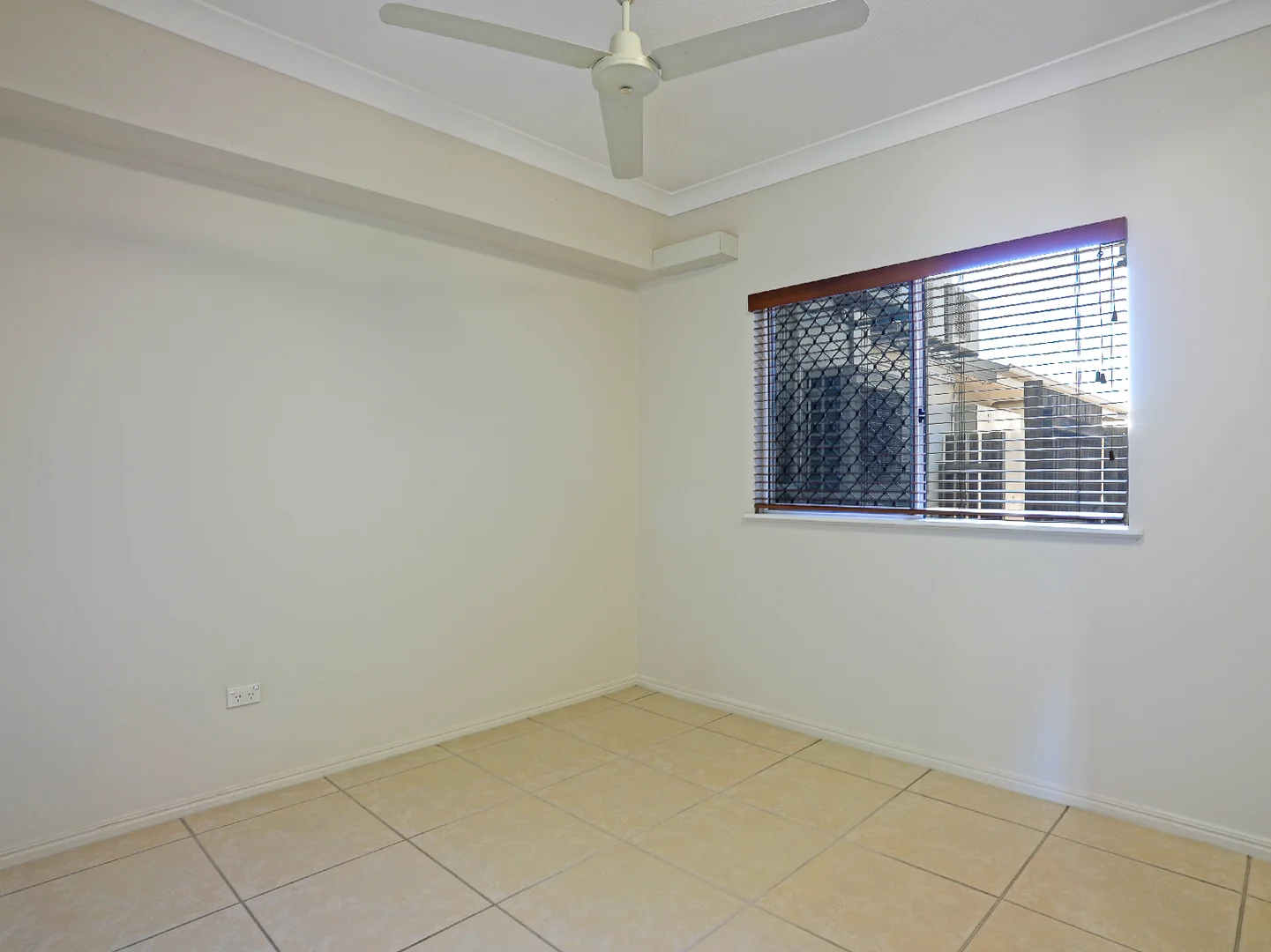 Additional image 10 of 5/16-22 Martinez Avenue, West End QLD 4810