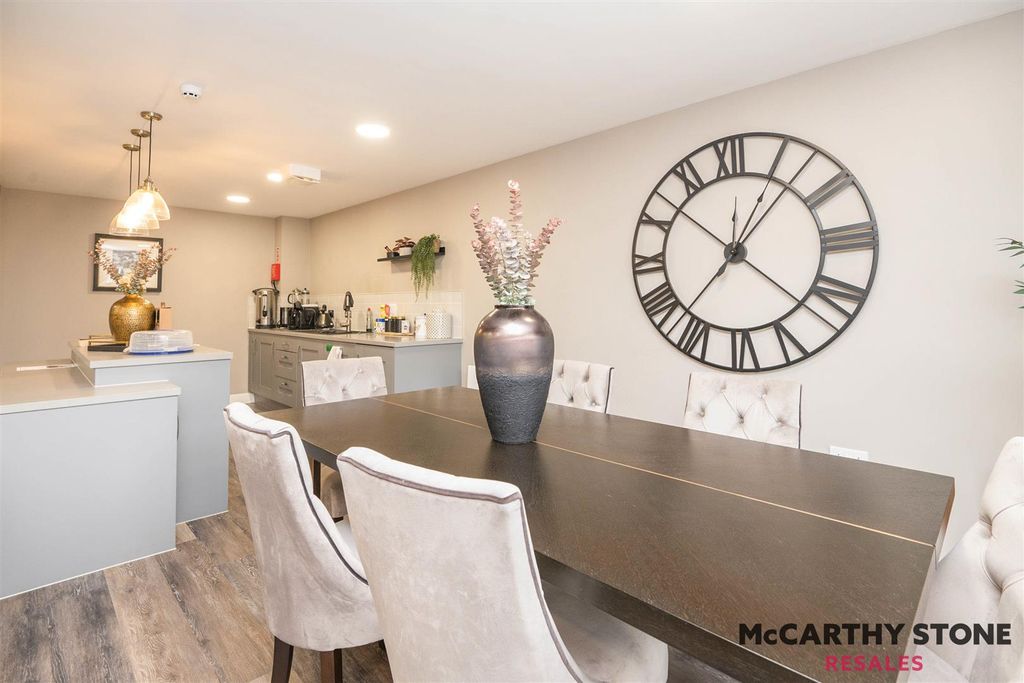 Additional image 21 of 2 bed flat for saleQueen Elizabeth Place, Orchard Lane, Alton GU34