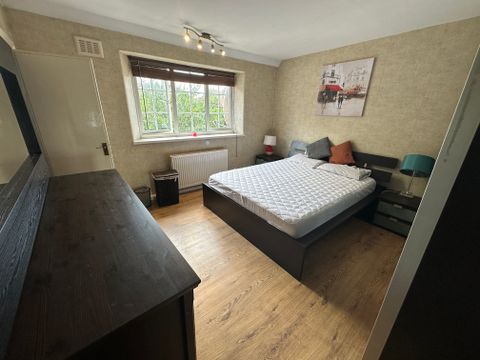 Hilary Road, London W12, Room to rent