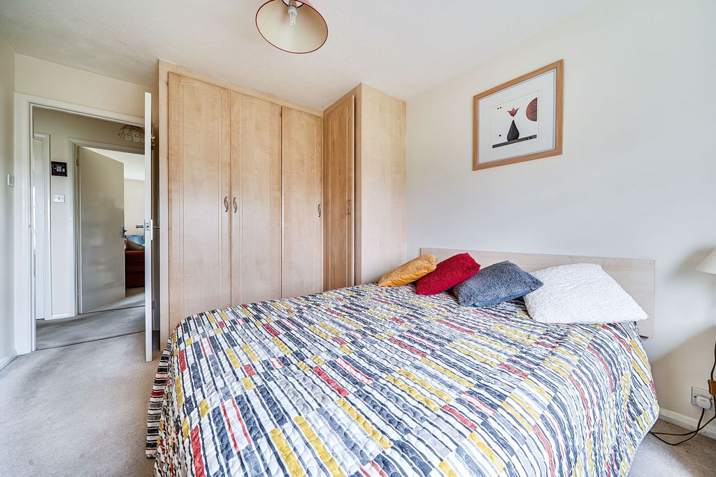 Additional image 4 of 2 bed flat for saleFarriers Close, Billingshurst RH14