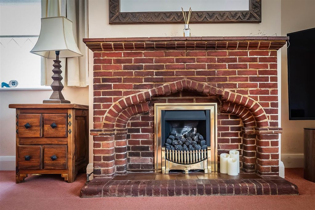 Additional image 16 of 3 bed chalet for saleWest Farm Close, Ashtead KT21