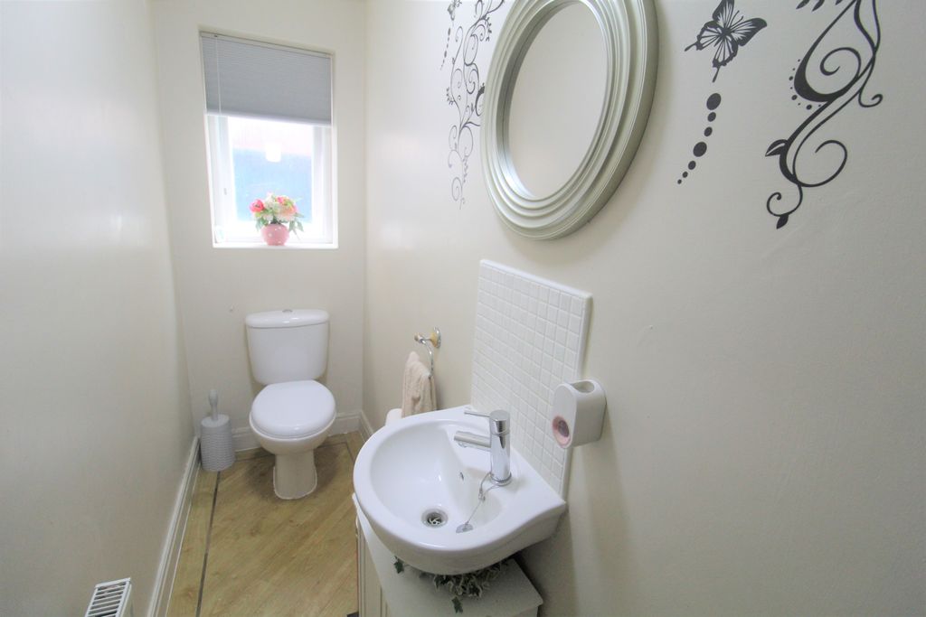 Additional image 14 of 6 bed detached house for saleKentmere Drive, Lakeside, Doncaster DN4