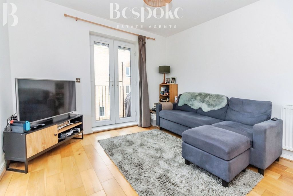 Additional image 10 of 2 bed flat for saleWhitley Rise, Reading RG2