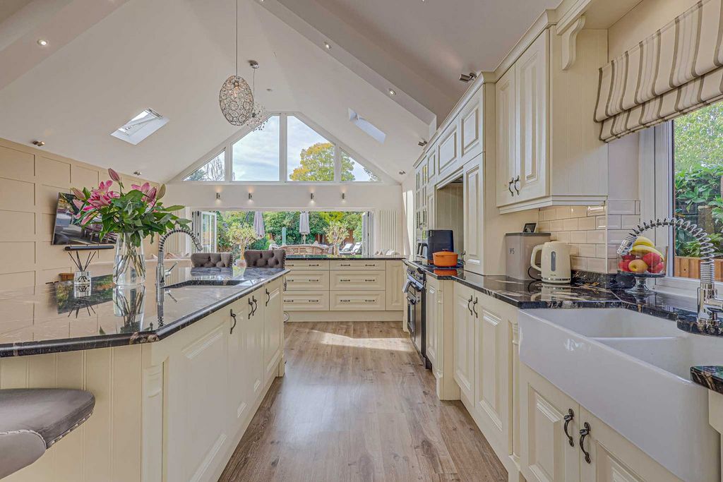 Additional image 4 of 5 bed detached house for saleHigh Road, Benfleet SS7