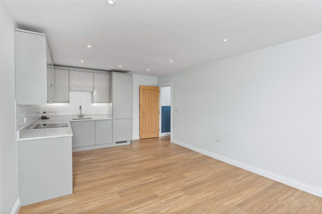 Additional image 4 of 2 bed flat for saleCrouch Street, Banbury OX16