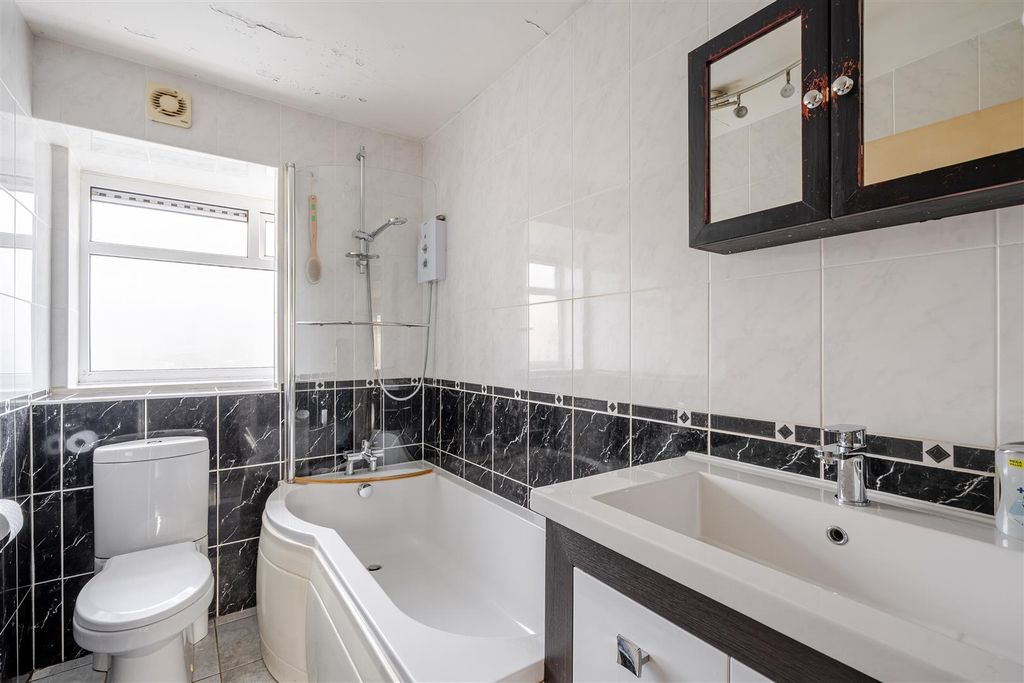 Additional image 8 of 2 bed flat for saleBrookers Close, Ashtead KT21