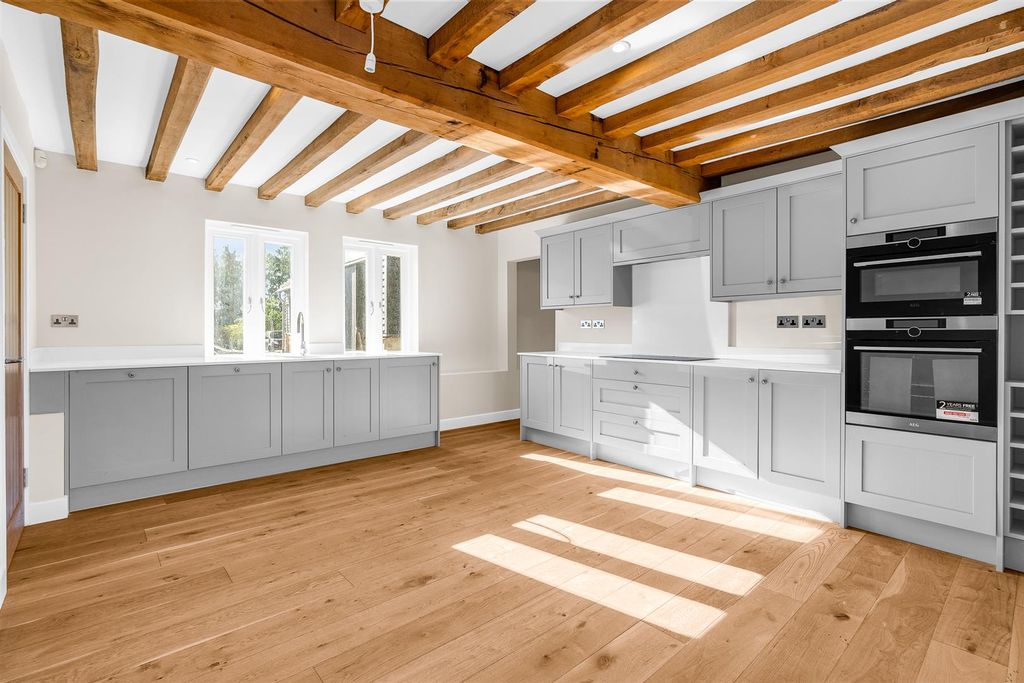 4 bed barn conversion for saleParsonage Barns, Forest Hall Road CM24 photo 5