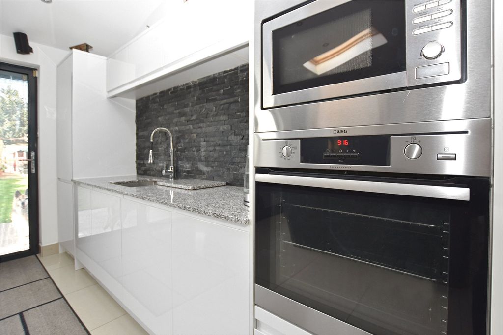 Additional image 23 of 4 bed semi-detached house for saleCumberland Drive, Bexleyheath DA7