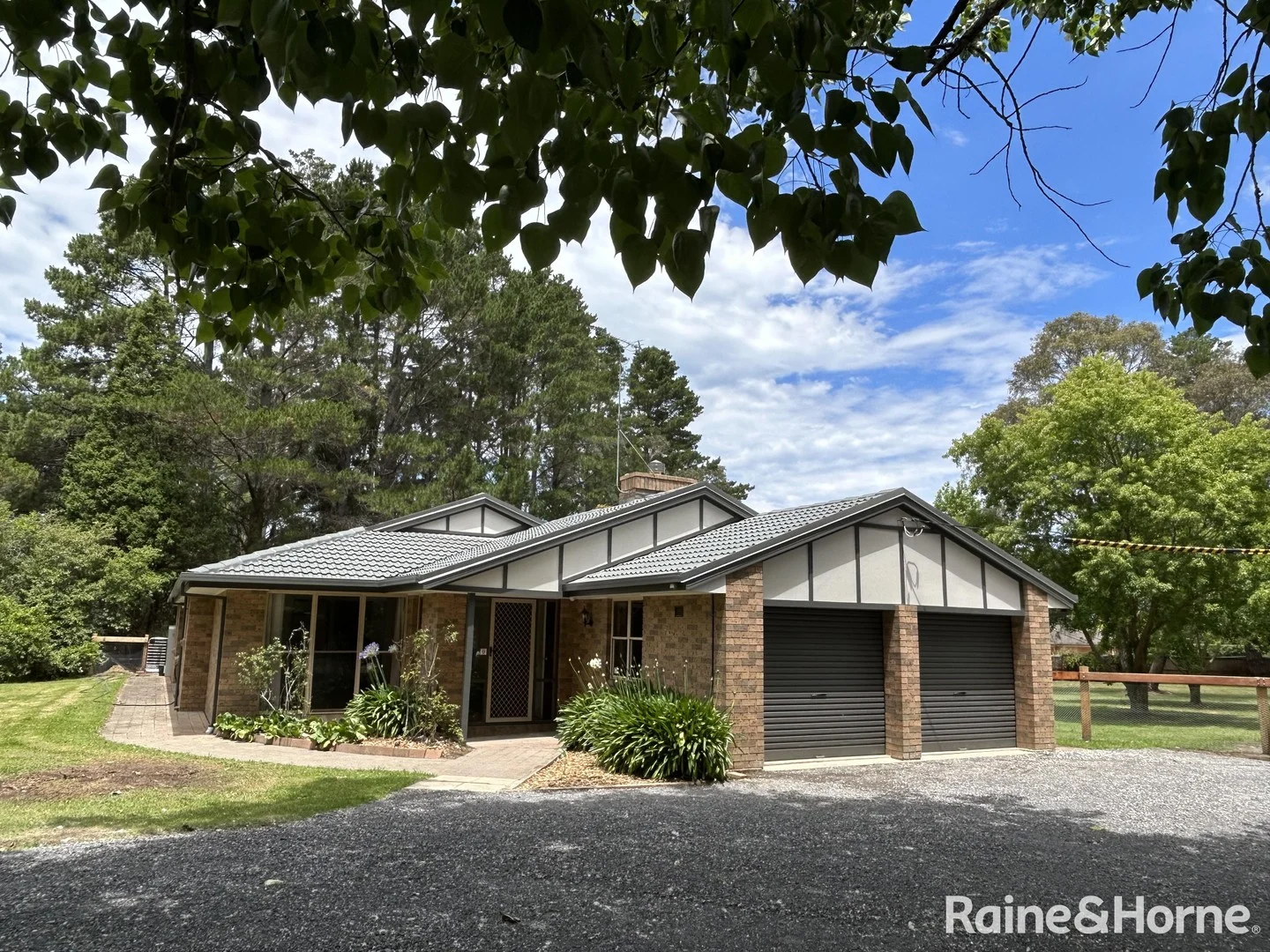 2 Bedford Place, Burradoo NSW 2576