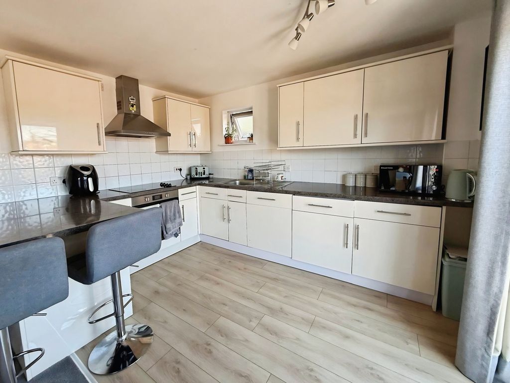Additional image 4 of 2 bed flat for salePark Lane, Kidderminster DY11